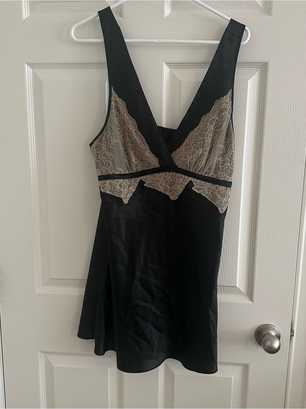 Jones New York Black Satin & Beige Lace V-Neck Nightgown Chemise Slip Size Large